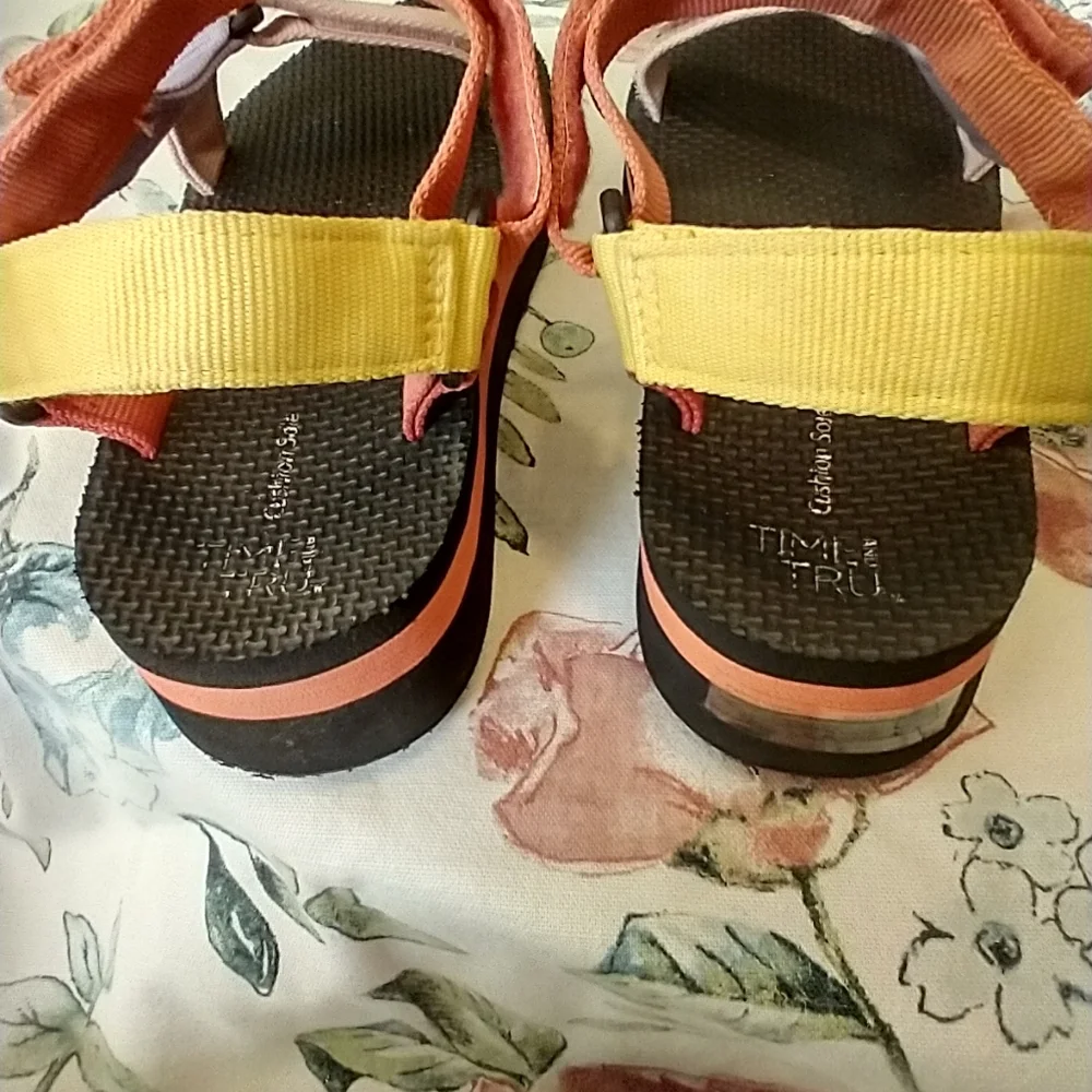 Sandals - Picture 2 of 4